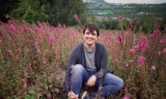 Calling graduates and career-changers: Applications are now open for innovative route to become a teacher in Wales